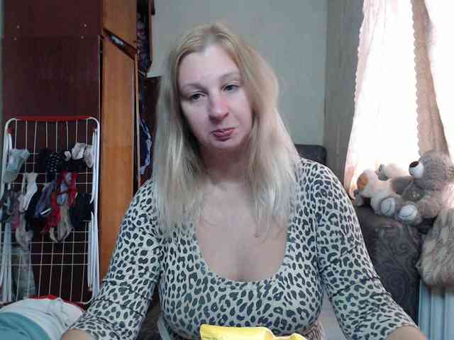 BustyBlondy webcam