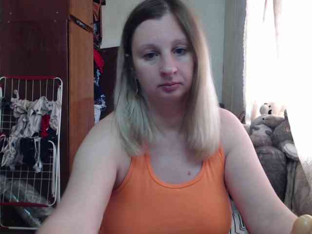 BustyBlondy