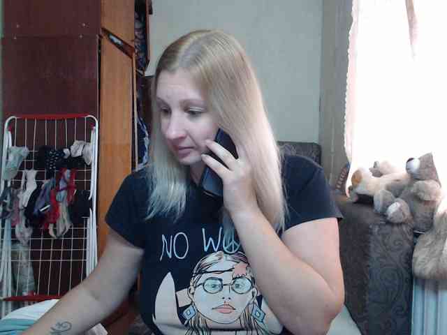 BustyBlondy webcam