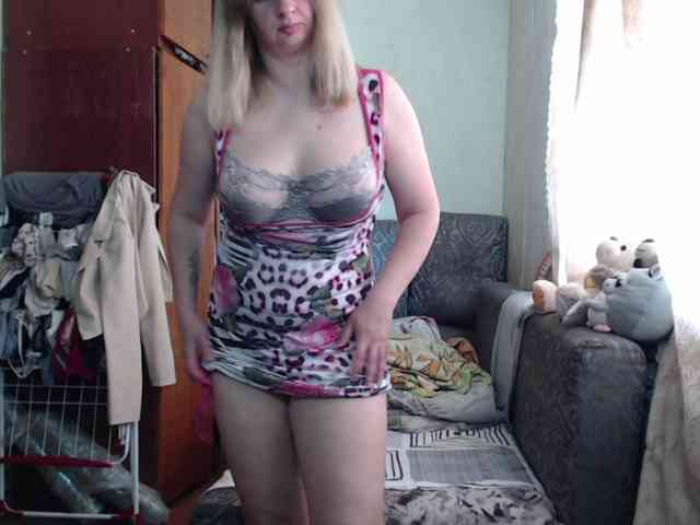 BustyBlondy webcam