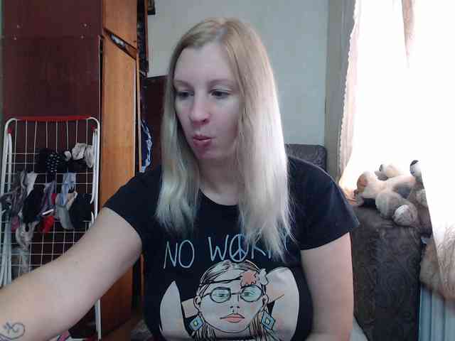BustyBlondy webcam