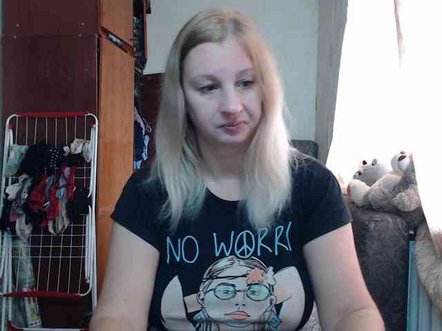 BustyBlondy webcam
