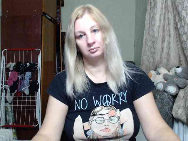 BustyBlondy webcam
