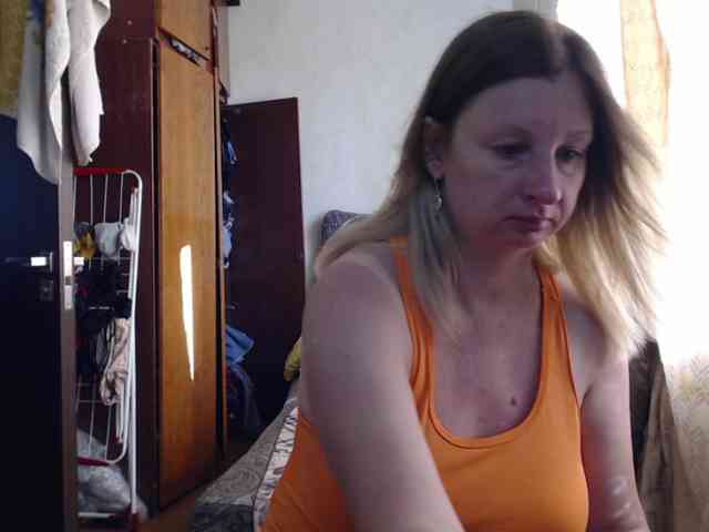 BustyBlondy webcam