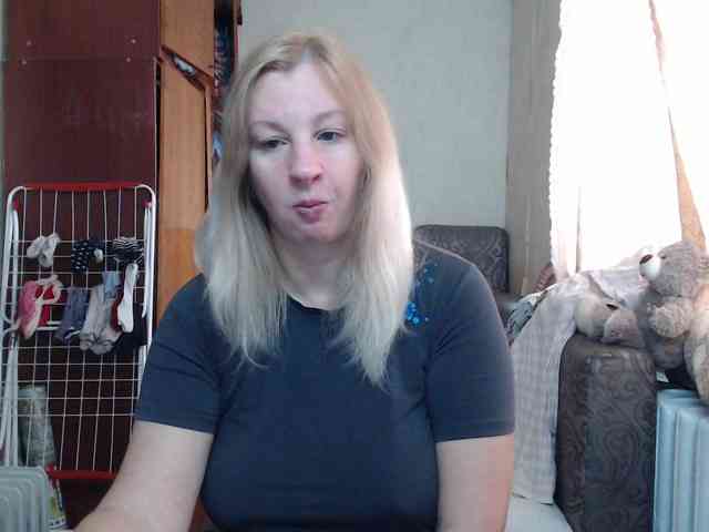 BustyBlondy webcam