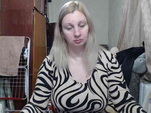 BustyBlondy webcam
