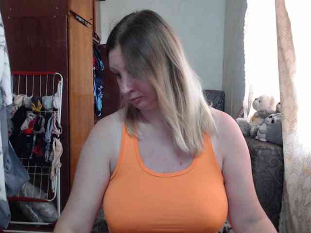 BustyBlondy webcam