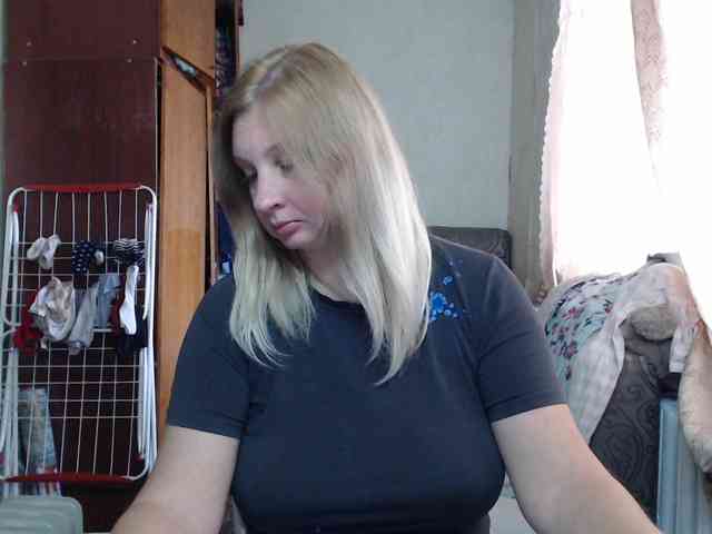 BustyBlondy webcam