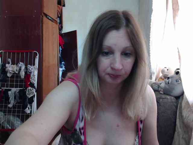 BustyBlondy