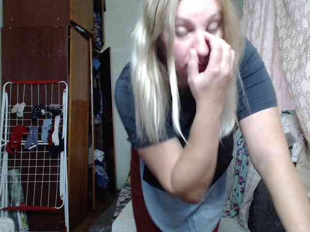 BustyBlondy webcam