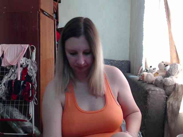 BustyBlondy webcam