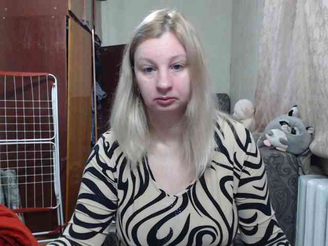 BustyBlondy webcam