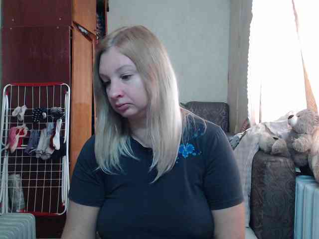 BustyBlondy webcam