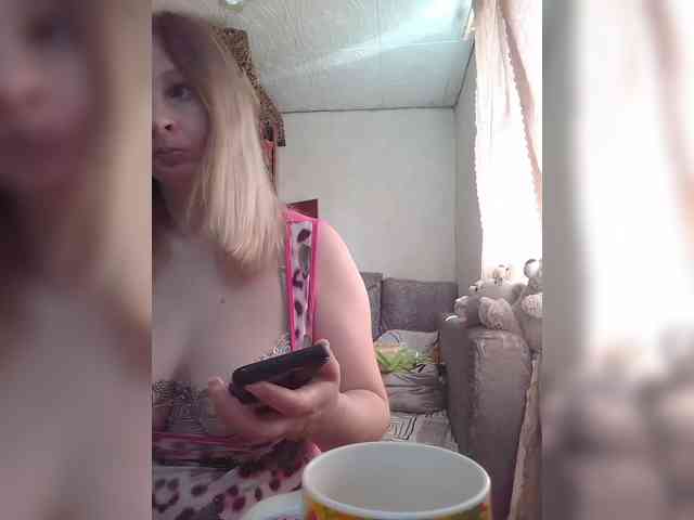 BustyBlondy webcam