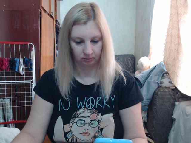 BustyBlondy webcam