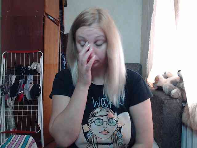 BustyBlondy webcam