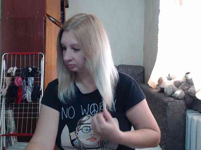 BustyBlondy webcam