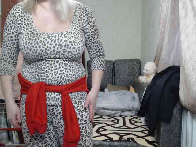 BustyBlondy webcam