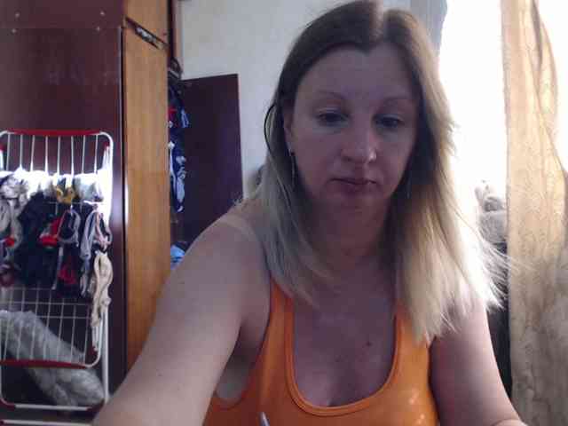 BustyBlondy webcam