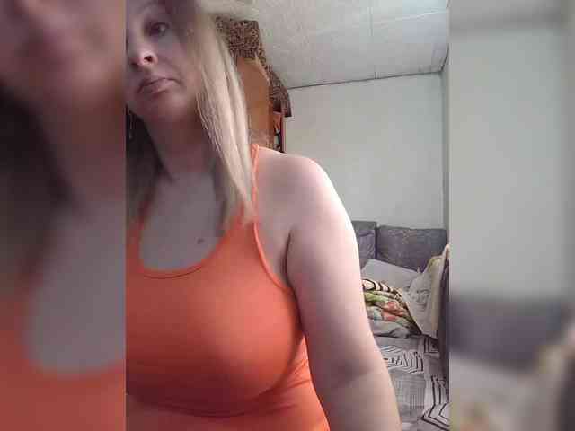 BustyBlondy webcam