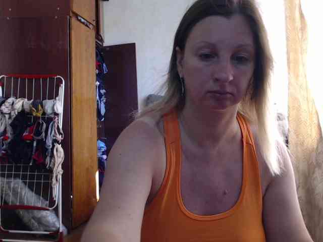 BustyBlondy webcam