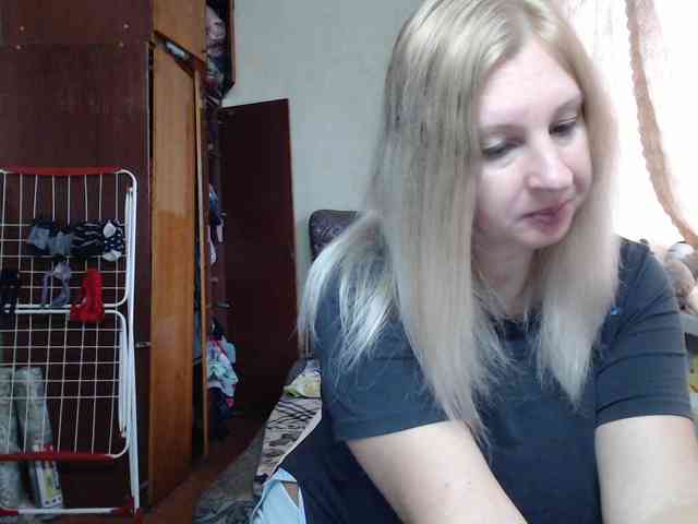 BustyBlondy webcam