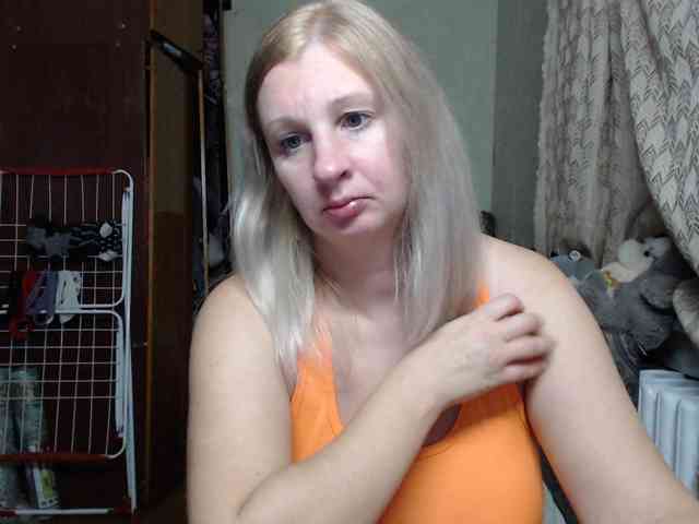 BustyBlondy webcam