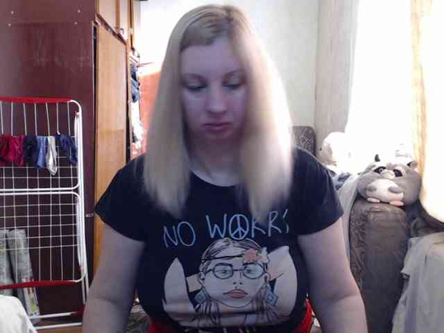 BustyBlondy webcam
