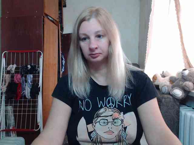 BustyBlondy webcam