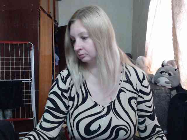 BustyBlondy webcam