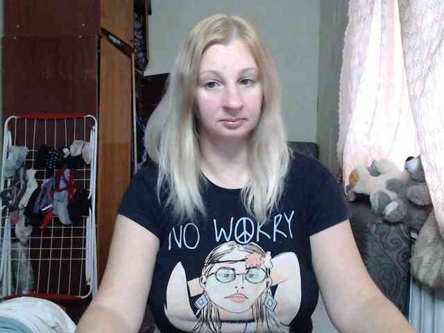 BustyBlondy webcam