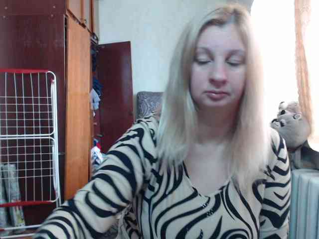 BustyBlondy webcam