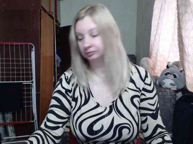 BustyBlondy webcam