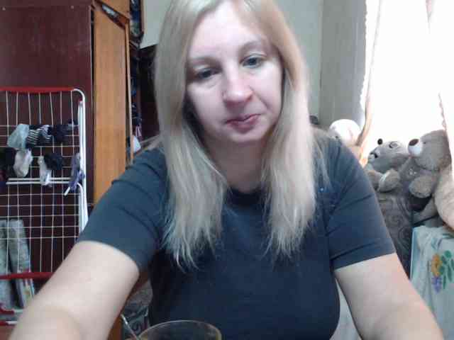 BustyBlondy webcam