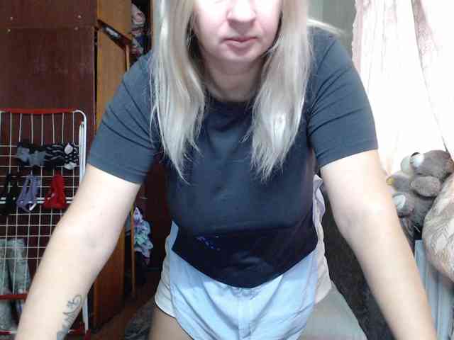BustyBlondy webcam