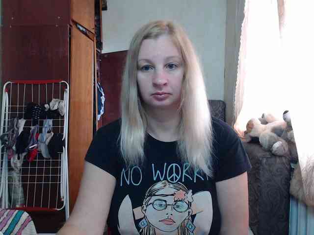 BustyBlondy webcam