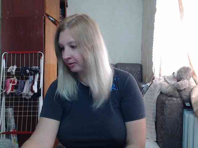 BustyBlondy webcam
