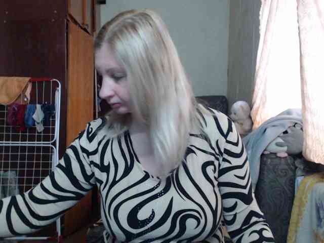 BustyBlondy webcam