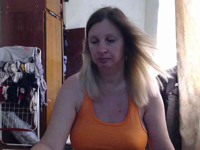 BustyBlondy webcam