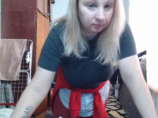 BustyBlondy webcam