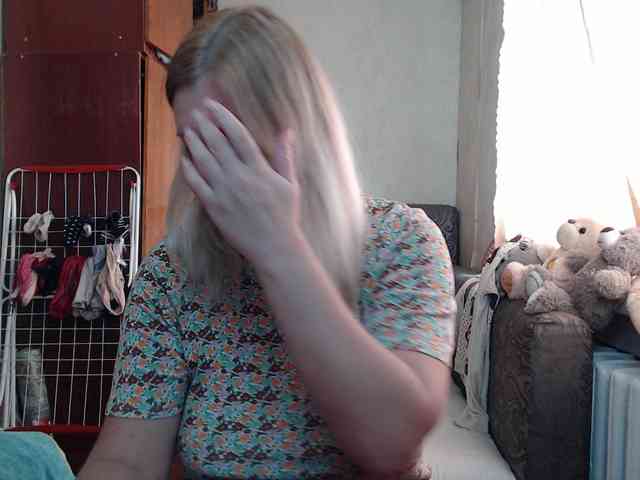 BustyBlondy webcam