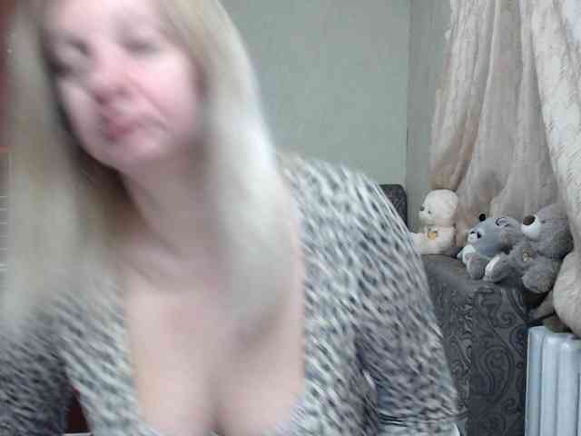 BustyBlondy webcam