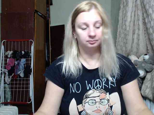 BustyBlondy webcam