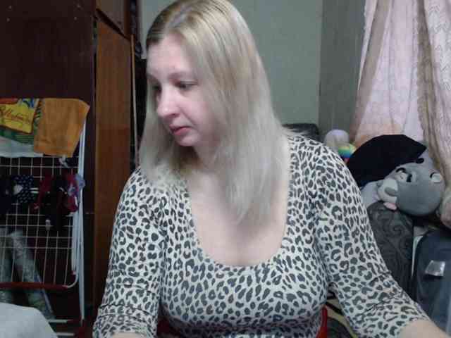 BustyBlondy webcam