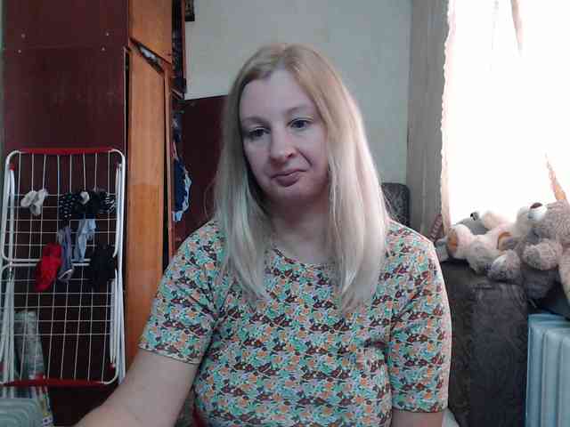 BustyBlondy webcam