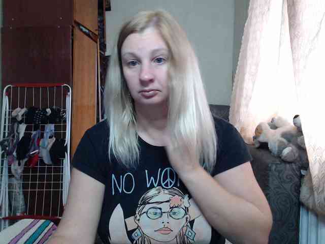 BustyBlondy webcam
