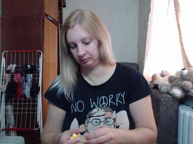 BustyBlondy webcam