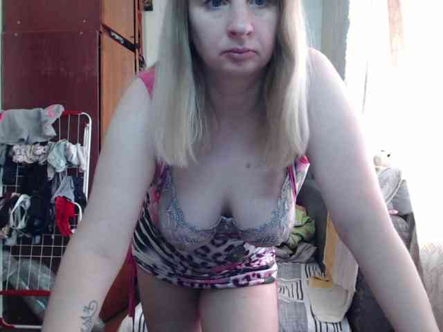 BustyBlondy webcam