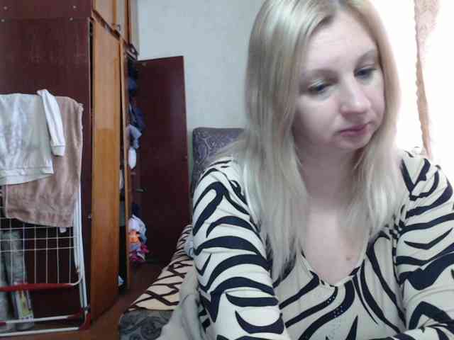 BustyBlondy webcam