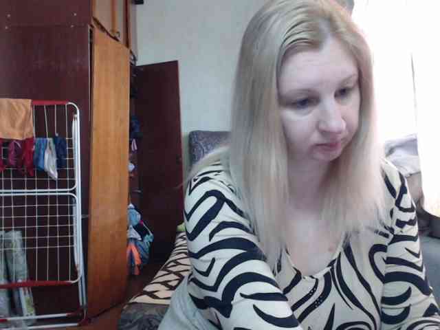 BustyBlondy webcam